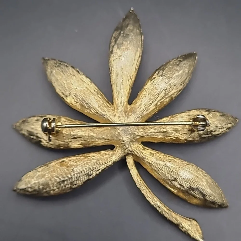 Vintage Leaf Brooch Woman Gold Tone Textured Fan Foliage Pin‎ Accessory
